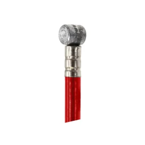 Detalle del cable de freno rojo brillante para Patinete Eléctrico Xiaomi PRO con longitud extendida de 185cm, mostrando su funda protectora diseñada para un deslizamiento suave y una frenada eficaz.