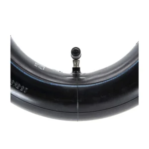 Detalle válvula 90º cámara 10x3 patinete eléctrico
