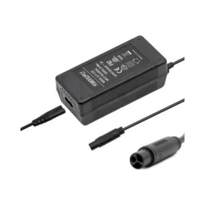 Cargador 48V 2A Salida 54.6V con Conector Julet 3105 para Patinete Eléctrico - vista del cargador