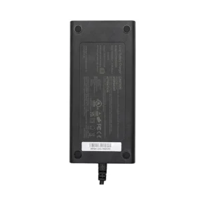 Cargador 48v para patinete cecotec y65 con conector julet 3105: aspecto estructural y acabado de excelente resistencia.