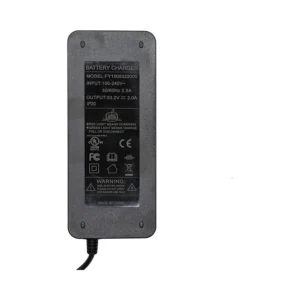 Cargador 48v para patinete niu con conector sjt 125e: enfoque constructivo de los puntos de fijación.