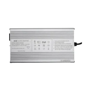 Cargador 60V Salida 66 4V 6 5A Conector Gx16 Para Patinete Electrico: cotas para un acoplamiento preciso.