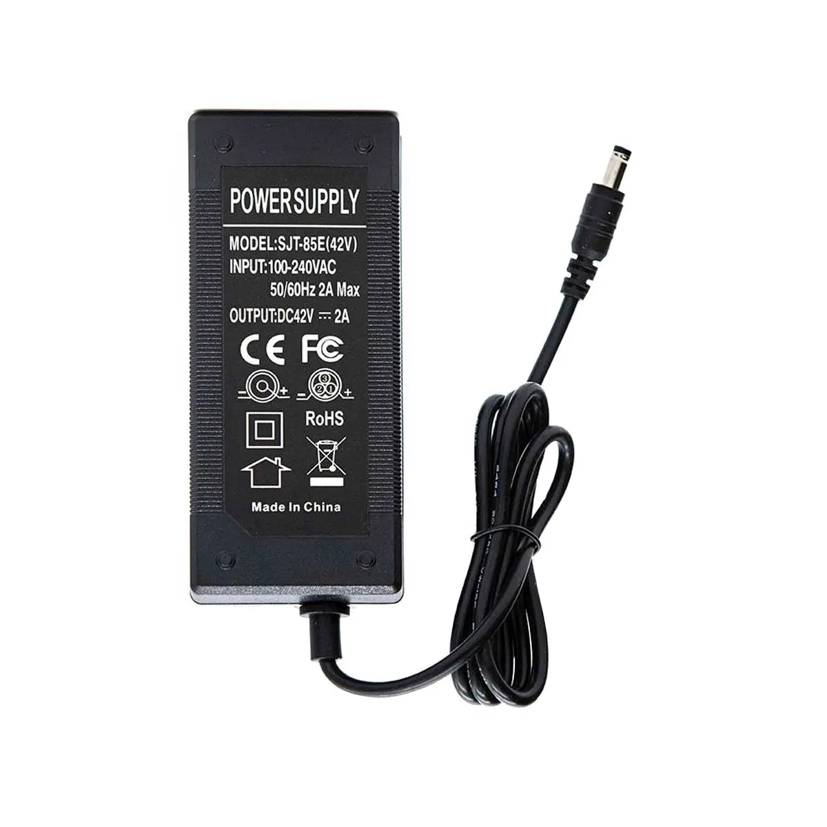 Etiqueta técnica del cargador para patinete eléctrico 42V 2A – Vista posterior con voltaje 42V y amperaje 2A visible, bajo cubierta resistente, compatible Cecotec.