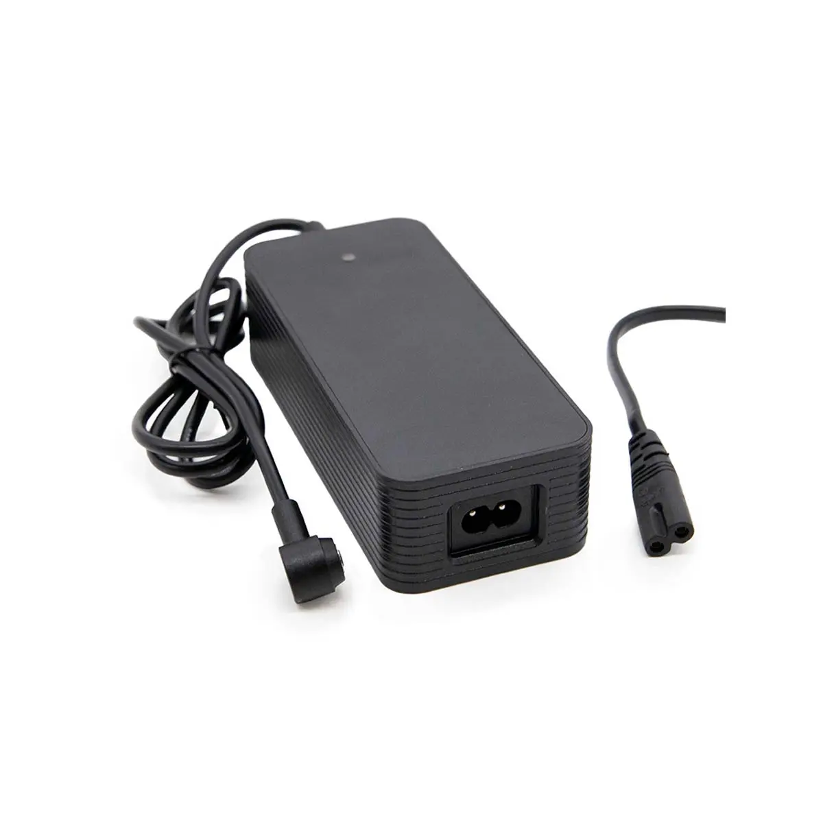 Cables de corriente del Cargador Patinete Eléctrico 42V 2A con conector magnético GTC 8mm, duradero y compatible con Xiaomi Mi 4 Pro, promueven una carga segura.