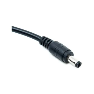 Conector DC 5.5 mm detallado del Cargador Patinete Eléctrico 54.6V 2A, diseñado para asegurar una conexión estable, compatible con Xiaomi y más marcas.