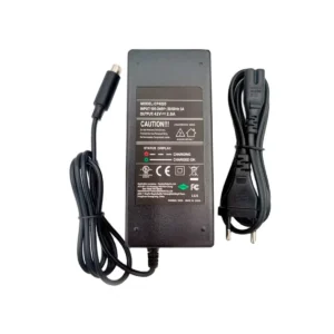 Especificaciones técnicas del Cargador Premium Patinete Eléctrico 42V 2A – Detalle de voltaje de salida 42V y amperaje 2A, compatible con modelos Xiaomi.
