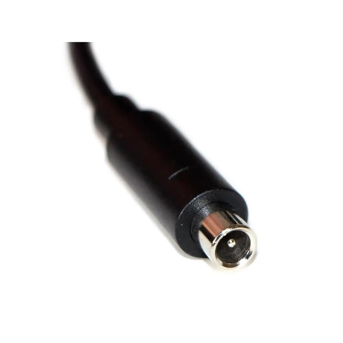 Conector DC 8mm del Cargador Rápido para Patinete Eléctrico 42V 3A, detalle de tamaño y textura, asegurando carga segura y duradera para modelos Xiaomi.
