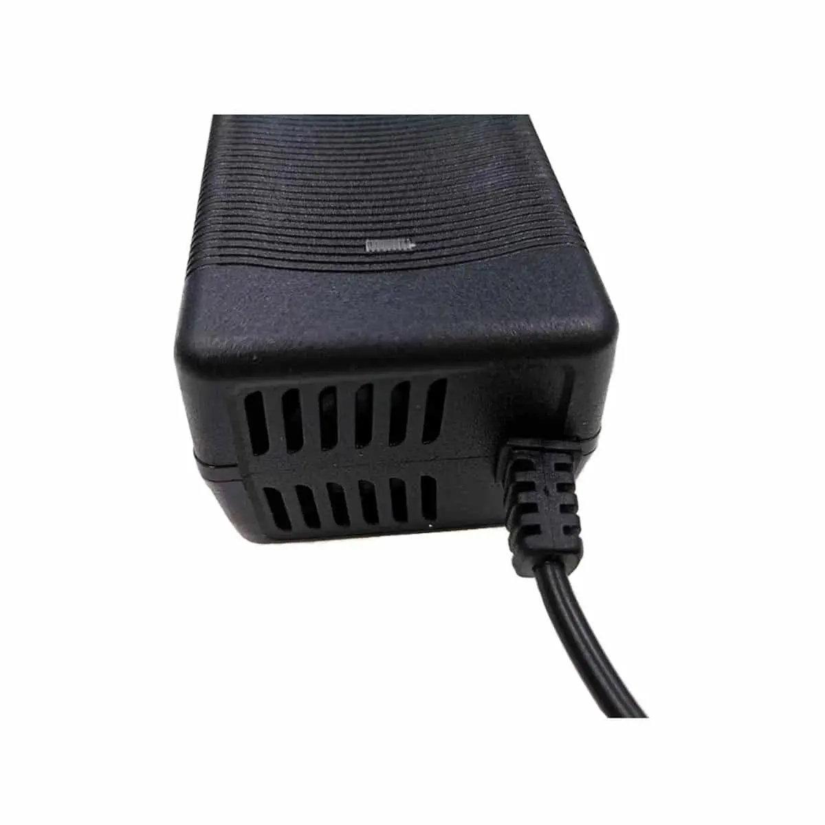 Pegatina posterior del Cargador Rápido Patinete Eléctrico 42V 3A con detalles técnicos de voltaje y amperaje, compatible con modelos Xiaomi.