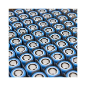 Celdas Bateria 18650 2 55Ah 3C Pack 100 Unidades: diseñado para un acoplamiento optimizado.