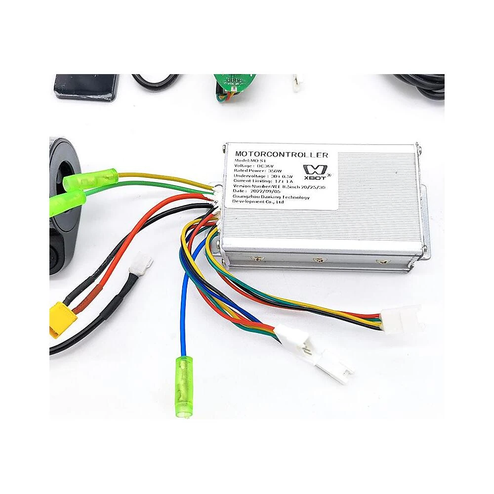 Kit Electronica 36V 17A 350W Con Display Central Para Patinete Electrico Xbot: perspectiva de ensamblaje en VMP.
