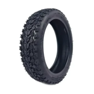 Neumático 8.5x2 Offroad – Más Agarre Para Patinete Eléctrico, vista frontal muestra cubierta de tacos reforzados en OmmviShop.