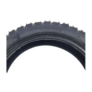 Marca grabada en el neumático 8.5x2 offroad multitaco reforzado para patinete eléctrico, detalle original.