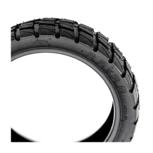 Neumático XuanCheng 8.5x3-6.1 offroad para patinete eléctrico, detalle de medidas grabadas en caucho reforzado.