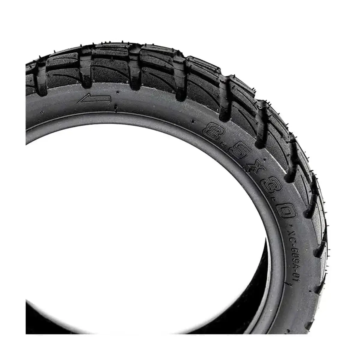 Neumático XuanCheng 8.5x3-6.1 offroad para patinete eléctrico, detalle de medidas grabadas en caucho reforzado.