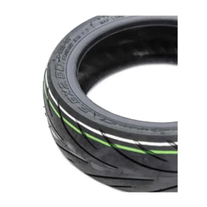 Neumático CST 9.5x2.5-6.1 tubeless reforzado para patinete eléctrico, medidas grabadas en flanco visibles.