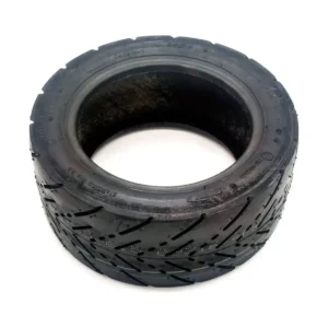 Banda de rodadura del neumático CST 90/65-6.5 tubeless onroad reforzado para patinete eléctrico, vista superior.