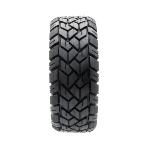 Neumatico tubeless offroad 100 55 7 para patinete electrico: primer plano demostrando su fabricación cuidada.