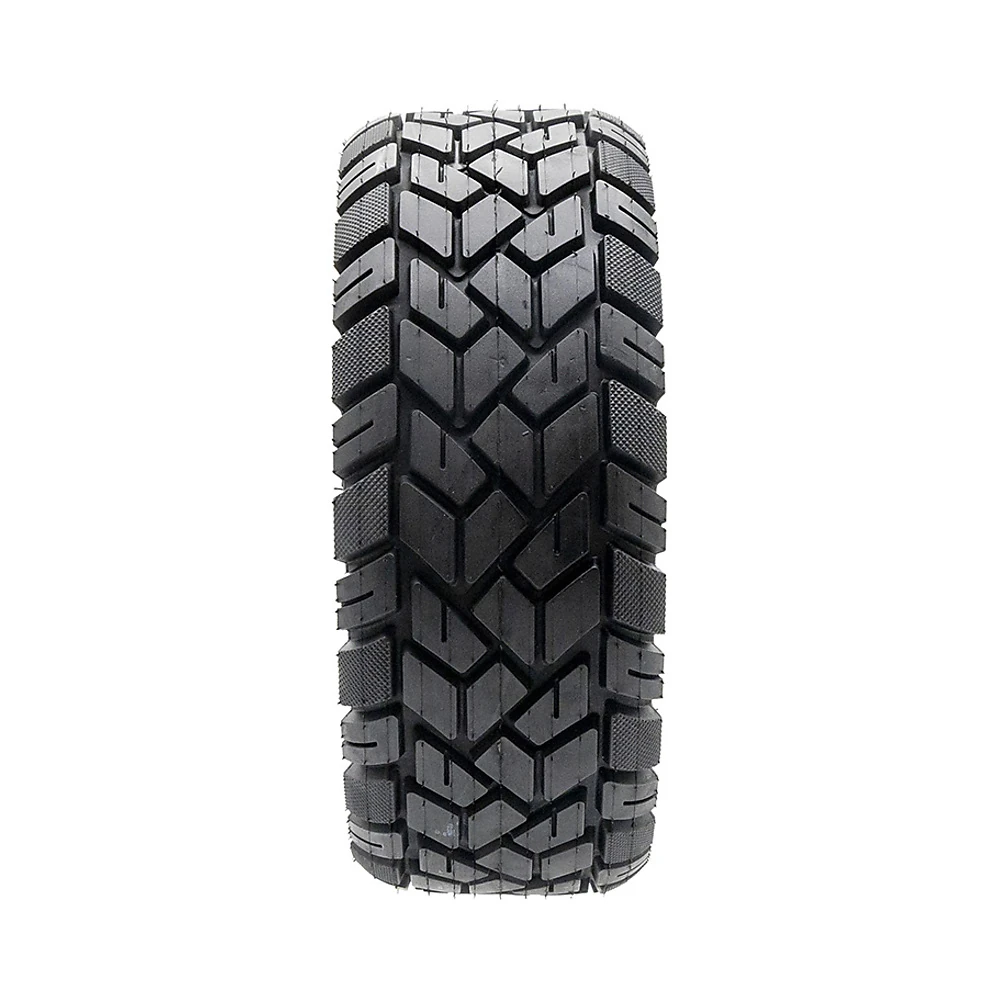 Neumatico tubeless offroad 100 55 7 para patinete electrico: primer plano demostrando su fabricación cuidada.