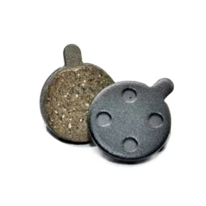 Pastillas de freno redondas de 18mm con pestaña para Patinete Eléctrico Xiaomi, mostrando el ajuste perfecto en una vista perspectiva.
