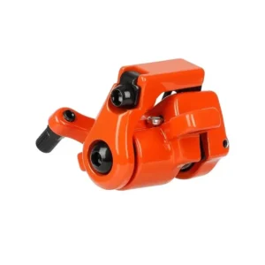 Pinza de freno trasera para Patinete Eléctrico Xiaomi Mi 3 en color naranja anodizado, incluye pastillas rectangulares para mayor eficacia de frenado.