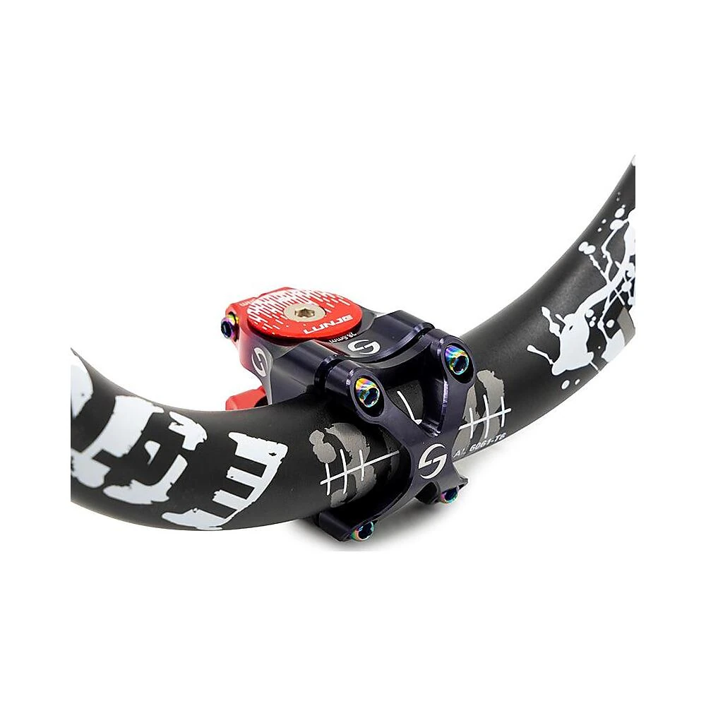 Potencia 31 8mm negro rojo compatible con patinete y bicicleta: diseñado para un colocación práctico.