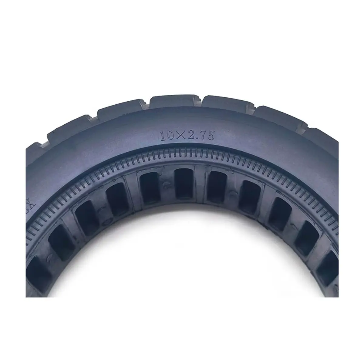 vista detalles de la rueda maciza 10x2.75-6.5 nedong offroad para patinete eléctrico, diseñada con construcción perforada para una durabilidad superior y sin riesgo de pinchazos, en OmmviShop.