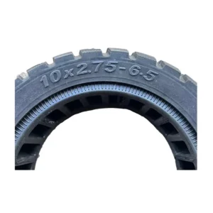vista detalles de la rueda maciza 10x2.75-6.5 xuancheng offroad para patinete eléctrico, fabricada en material resistente y sin riesgo de pinchazos, en OmmviShop.