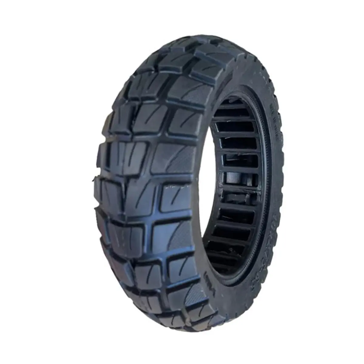 vista perspectiva de la rueda maciza 10x2.75-6.5 xuanchen offroad para patinete eléctrico, destacando su construcción duradera y conducción sin riesgo de pinchazos, en OmmviShop.