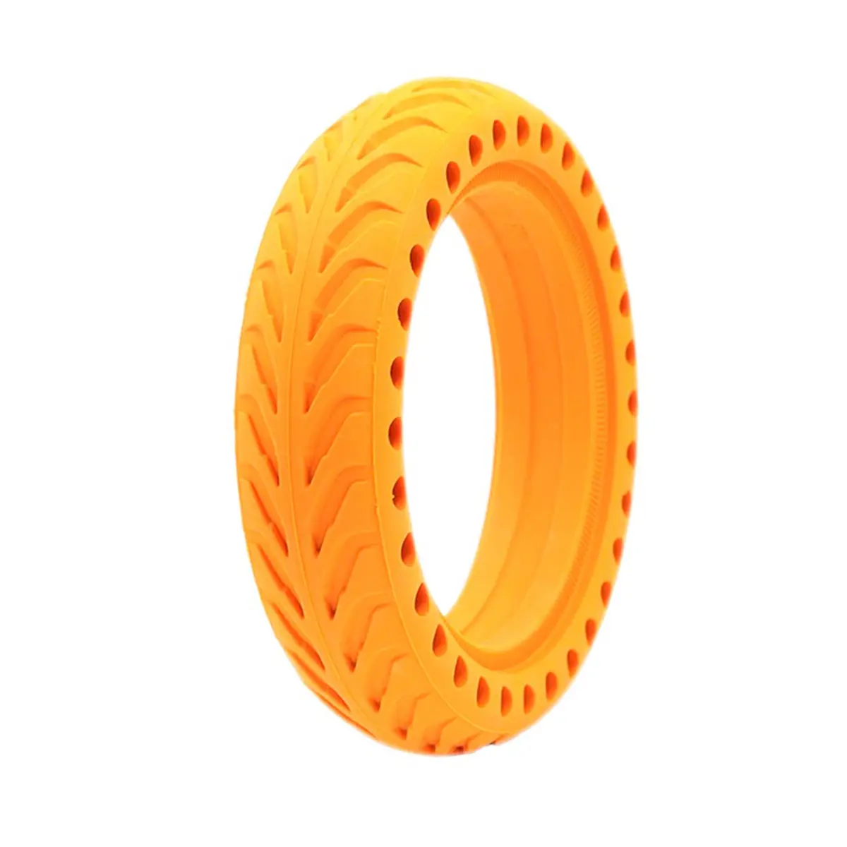 vista perspectiva de la rueda maciza 8.5x2 agujereada amarilla para patinete eléctrico, ofreciendo durabilidad y sin riesgo de pinchazos, en OmmviShop.