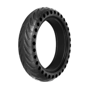 vista perspectiva de la rueda maciza 8.5x2 agujereada negra para patinete eléctrico, diseñada con material resistente y sin riesgo de pinchazos, en OmmviShop.