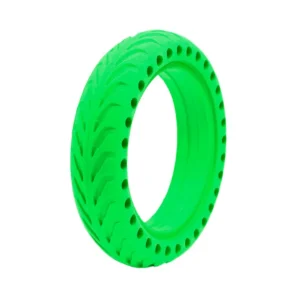 vista lateral de la rueda maciza 8.5x2 agujereada verde, diseñada para patinete eléctrico con goma blanda y confort, sin riesgo de pinchazos, en OmmviShop.