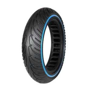 vista perspectiva de la rueda maciza 8.5x2 nedong línea azul para patinete eléctrico, con construcción perforada para mayor durabilidad y sin riesgo de pinchazos, en OmmviShop.