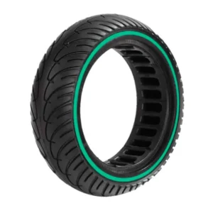 vista perspectiva de la rueda maciza 8.5x2 nedong línea verde para patinete eléctrico, con construcción perforada para mayor durabilidad y sin riesgo de pinchazos, en OmmviShop.