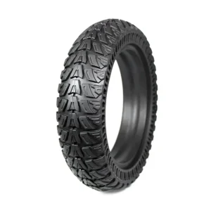 vista perspectiva de la rueda maciza 9x2.25 offroad para patinete eléctrico, diseñada con material resistente para mayor durabilidad y compatible con modelos Xiaomi y Cecotec, en OmmviShop.