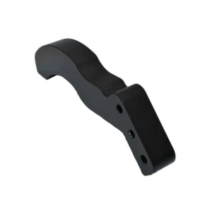Soporte de freno negro anodizado para Patinete Eléctrico ICe Q5, mecanizado CNC, mostrando su rigidez y alineación perfecta desde la vista frontal.