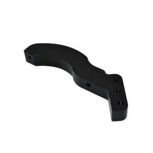 Soporte de freno negro anodizado para Patinete Eléctrico ICe Q5 visto desde arriba, mostrando el diseño curvo y agujeros de anclaje CNC de alta precisión.